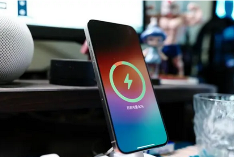 宜章苹果15换屏服务分享用什么充电器给iPhone15充电更好 